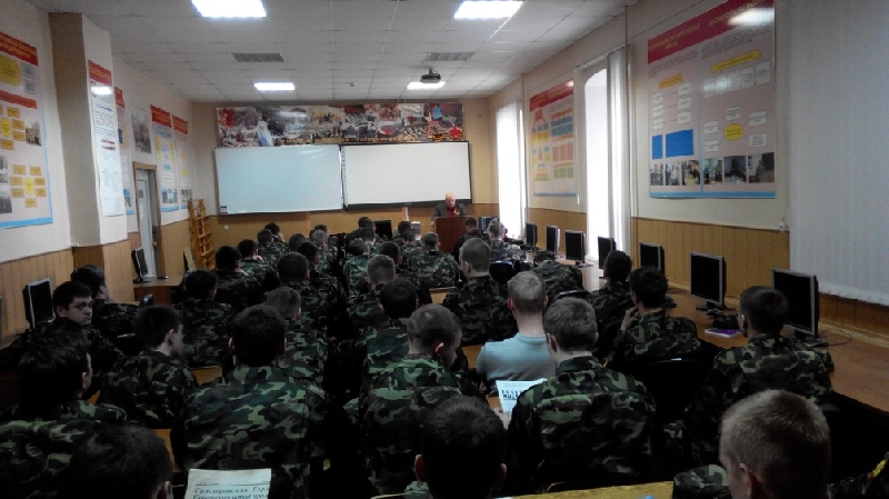 Ветеран Великой Отечественной Войны Шульман Алексей Абрамович в преддверии 70 – лет победы в Великой Отечественной Войны провел беседу со студентами института военного обучения.