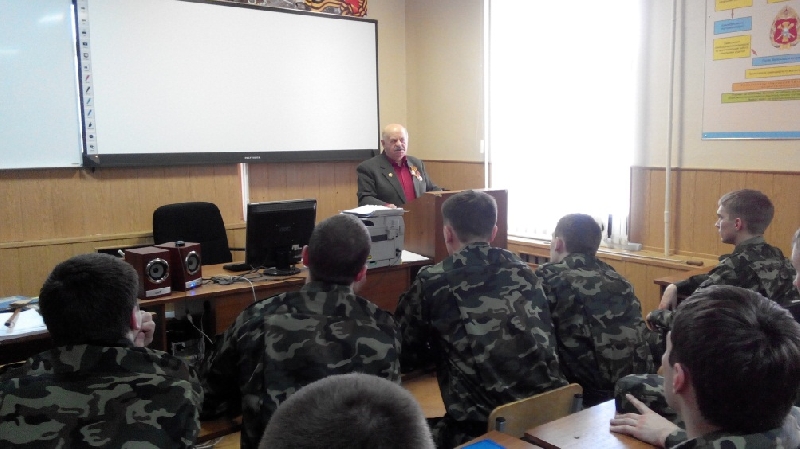 Ветеран Великой Отечественной Войны Шульман Алексей Абрамович в преддверии 70 – лет победы в Великой Отечественной Войны провел беседу со студентами института военного обучения.