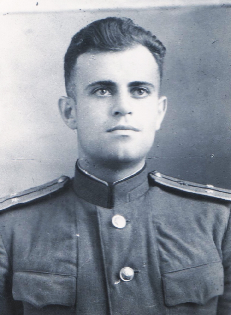 Заместитель директора института военного обучения ПГУ, ветеран Великой Отечественной Войны, полковник в отставке Шульман Алексей Абрамович отмечает 90 летний юбилей.