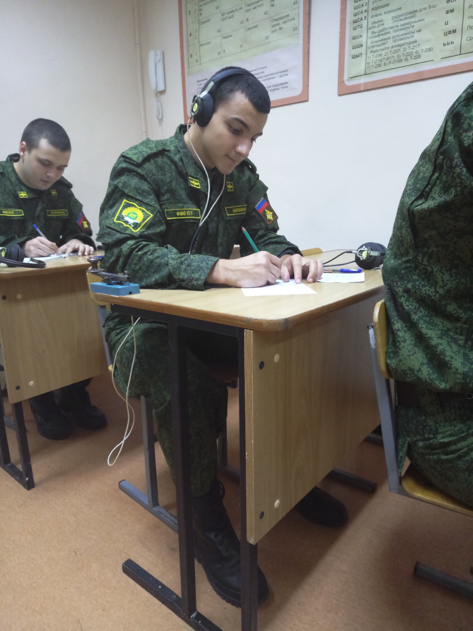 Студенты, проходящие обучение по специальности: «Радиотелефонист», проходят промежуточную аттестацию