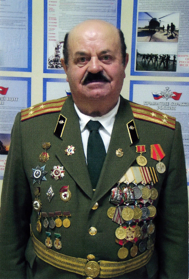Заместитель директора института военного обучения ПГУ, ветеран Великой Отечественной Войны, полковник в отставке Шульман Алексей Абрамович отмечает 90 летний юбилей.