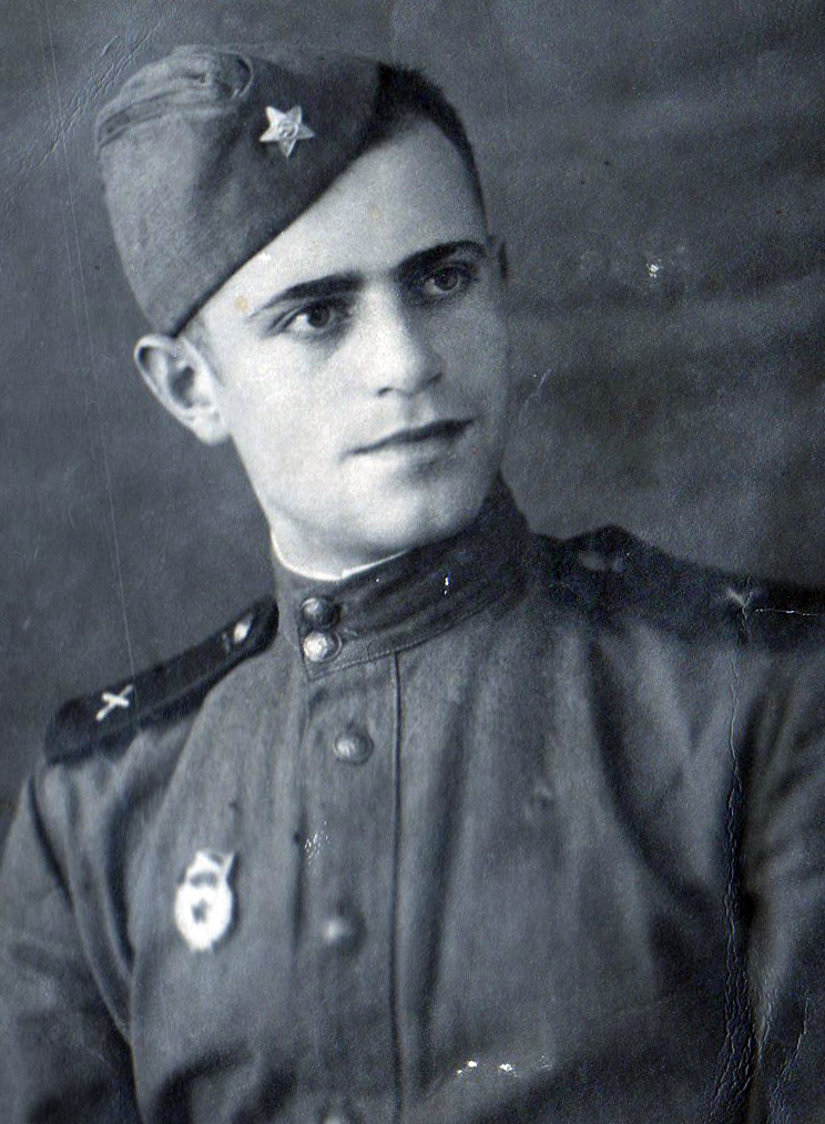 Заместитель директора института военного обучения ПГУ, ветеран Великой Отечественной Войны, полковник в отставке Шульман Алексей Абрамович отмечает 90 летний юбилей.